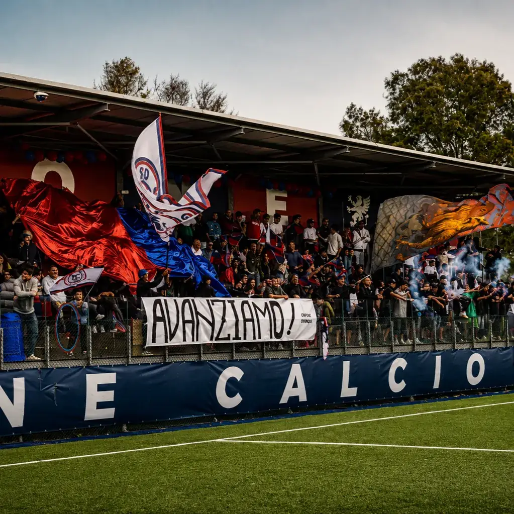 La curva del Grifone Calcio con bandiere e striscioni